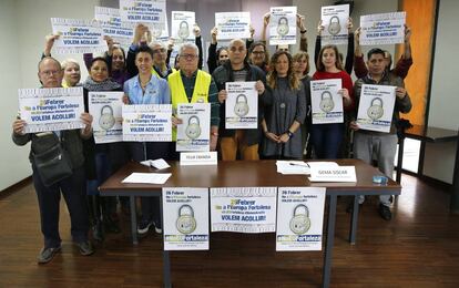Representantes de los colectivos convocantes de la manifestación a favor de los refugiados en Valencia.