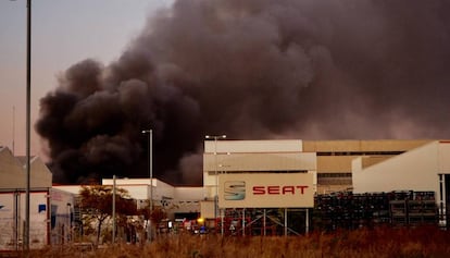 Incendio en la SEAT de la Zona Franca