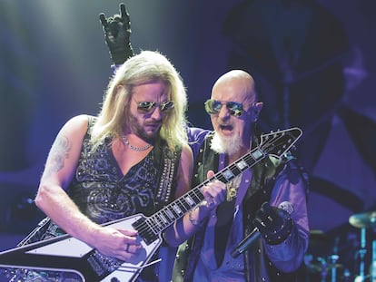Rob Halford (a la derecha) junto a Richie Faulkner en un concierto de Judas Priest en el Toyota Arena de Ontario, Californa, el 29 de junio de 2019.
