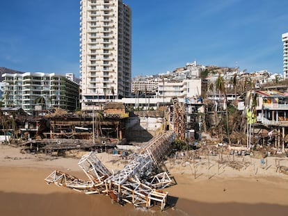 Edificios dañados tras el paso del huracán Otis, en Acapulco (Estado de Guerrero), este 1 de noviembre.