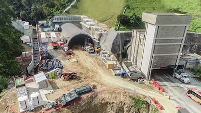 Obras en la concesión colombiana Autopista al Mar 1.