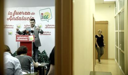 Antonio Maíllo, en la sala de prensa de la sede regional de IU.