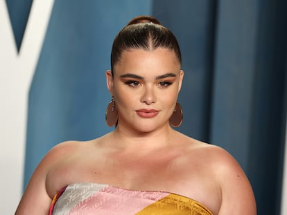 Barbie Ferreira llegando a la fiesta de los Oscar de Vanity Fair.