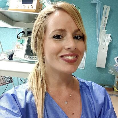<b>Tamara González Gutiérrez (35), enfermera de urgencias del Clínico de Málaga.</b> <p> "Mis colegas y yo nos enfrentamos a la crisis del coronavirus sin apenas recursos materiales ni humanos", dice. "Intentamos trabajar en equipo e improvisamos ante la falta de material".