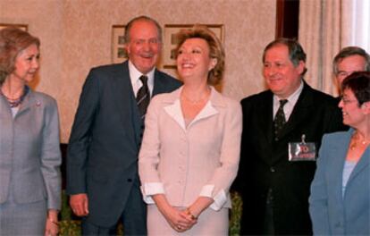 Los Reyes, con la presidenta del Congreso, Luisa Fernanda Rudi, durante la reunión con la Mesa de la Cámara.