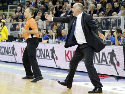 El entrenador del Real Madrid, Pablo Laso durante el encuentro contra Joventut.