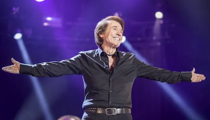 Raphael en el concierto en el Sant Jordi de Barcelona.