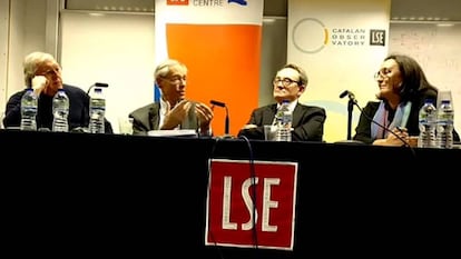 Paul Preston, John H. Elliot, Felipe Fern&aacute;ndez-Armesto y la moderadora Contxa Rodr&iacute;guez, ayer en la London School of Economics.