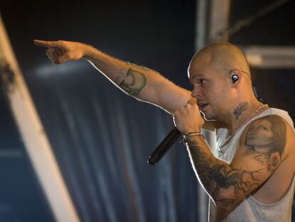 Un momento del concierto de Calle 13 en el Poble Espanyol.