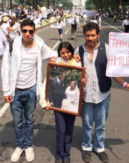 La familia Castillo en la marcha del Frente por la Familia