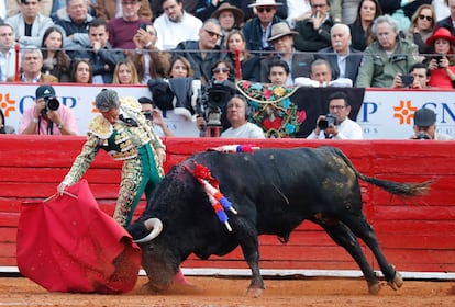 Un torero durante la corrida del pasado 28 de enero en la Plaza de Toros México, en Ciudad de México.