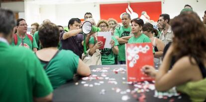 La PAH ocupa la sede del Banco Santander en Passeig de Gràcia.