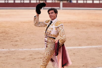 Alejandro Peñaranda, en la vuelta al ruedo tras la muerte del sexto de la tarde.