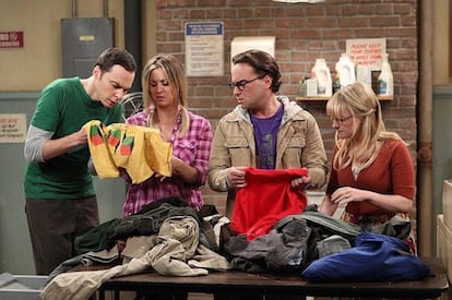 Los protagonistas de la serie 'Big bang theory' todavía no saben el truco de la pelota de tenis.