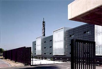 Edificio de oficinas de Sogecable, en Tres Cantos, proyectado por César Ruiz Larrea y Antonio Gómez.