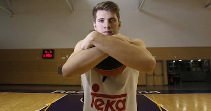 Luka Doncic, posa antes de la entrevista