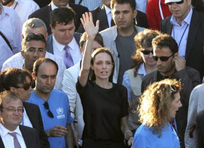 La actriz estadounidense Angelina Jolie, a su llegada a Siria para visitar a un grupo de refugiados.