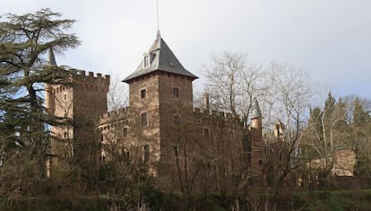 El castillo de Perafita tomada desde el camino que conduce al Castellnou.