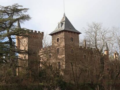 El castillo de Perafita tomada desde el camino que conduce al Castellnou.