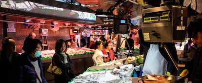 Pescadería en un mercado.