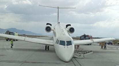 El avión de la Fiscalía General de la República en la pista de aterrizaje del AIFA, en el Estado de México, el 27 de junio.