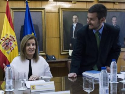 La ministra F&aacute;tima B&aacute;&ntilde;ez, en la reuni&oacute;n que mantuvo con asociaciones de aut&oacute;nomos y organizaciones representativas de la econom&iacute;a social.