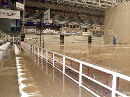 Aspecto del Pabellón Pisuerga tras la inundación causada por el desbordamiento del río a causa de las lluvias.
