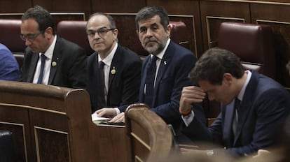 Desde la izquierda, Josep Rull, Jordi Turull, Jordi Sànchez y Albert Rivera durante la sesión constitutiva del Congreso de los Diputados.