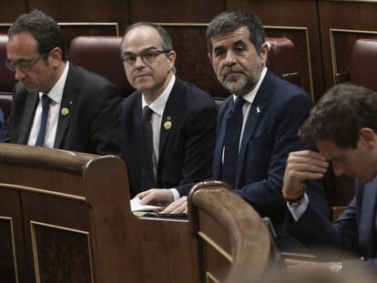 Desde la izquierda, Josep Rull, Jordi Turull, Jordi Sànchez y Albert Rivera durante la sesión constitutiva del Congreso de los Diputados.