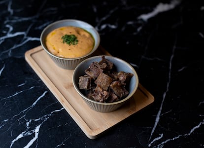 Morro frito con espuma de fabada, de La Barra de la Tasquería.