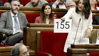 Inés Arrimadas interpela a Quim Torra en el Parlament tras la polémica por las acciones de los CDR.