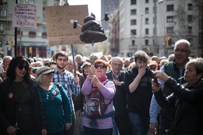 Pensionistas durante la manifestación en la capital catalana.