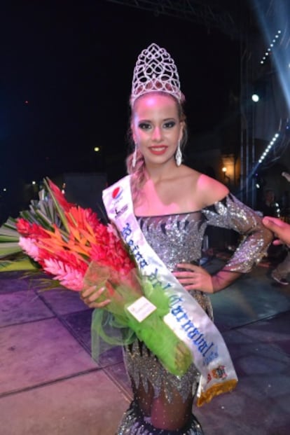 Sharon Rosales, de 15 anos, é a Rainha do Carnaval.