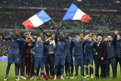 Los jugadores de la selección francesa celebran la calsificación