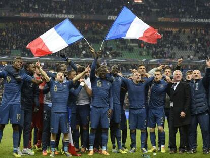 Los jugadores de la selección francesa celebran la calsificación