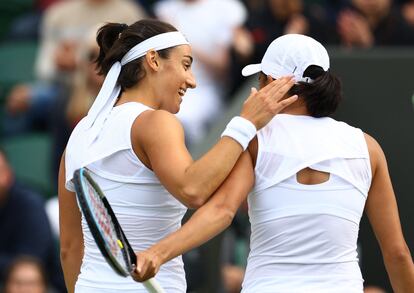 La francesa Caroline García saluda a la china Zhang Shuai (por un doble 7-6) después de ganar su partido de tercera ronda, este viernes. 