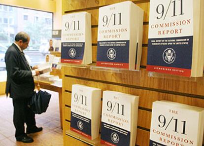 Ejemplares del <i>Informe de la Comisión del 11-S</i> en una librería de Nueva York.
