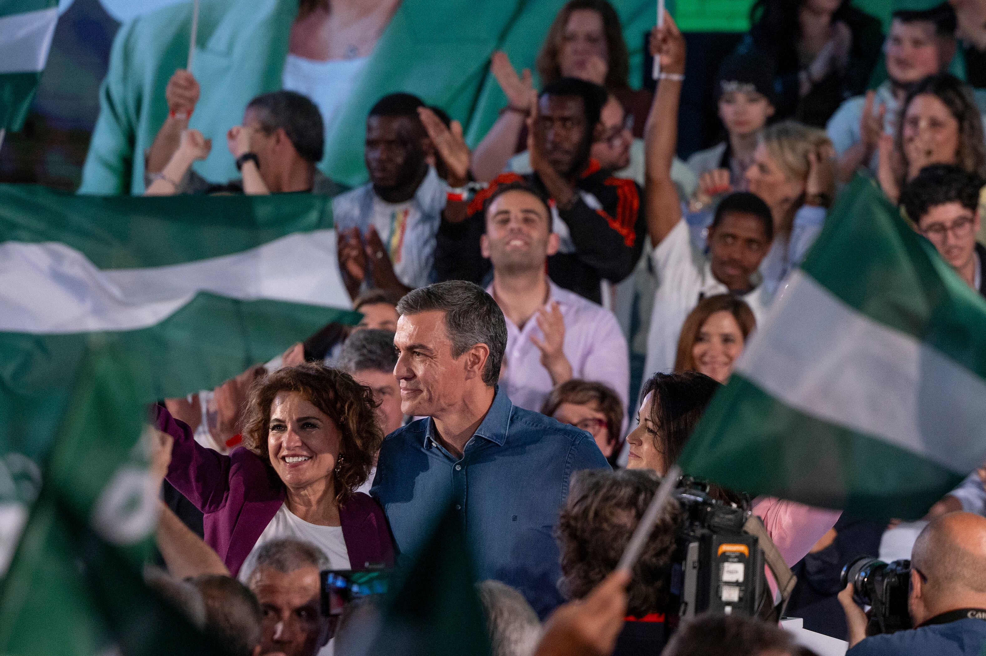 Pedro Sánchez y María Jesús Montero, este sábado en Córdoba. 