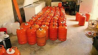 Gas canisters stored at the house in Alcanar.