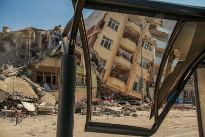 A destroyed building leans on a neighbouring house following the earthquake in Samandag, southern Turkey, Wednesday, Feb. 22, 2023.