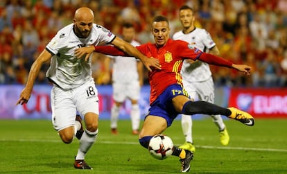 Rodrigo marca el primer gol para España.