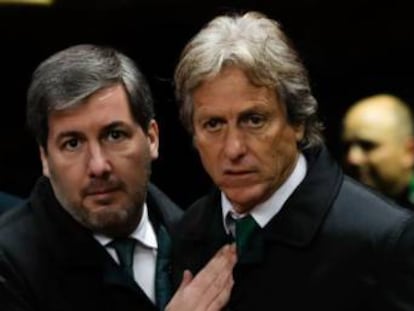 Desde la izquierda,el presidente del Sporting  Bruno de Carvalho con su entrenador Jorge Jesús.