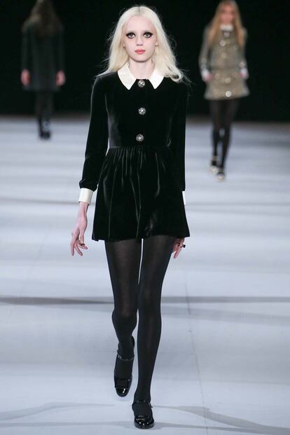 Saint Laurent resucita a Edie Sedgwick en la pasarela