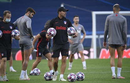 Entrenamiento del Atlético de Madrid en el estadio José Alvalade de Lisboa, previo al partido contra el Leipzig correspondietente a los cuartos de final de la Liga de Campeones. / (EFE)