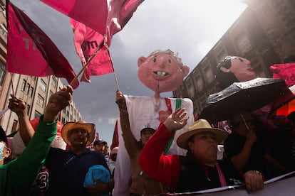 Seguidores de López Obrador en la concentración de este sábado en el Zócalo capitalino.