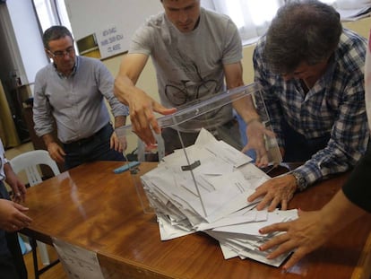 Recuento en un colegio electoral durante las elecciones de junio de 2016.