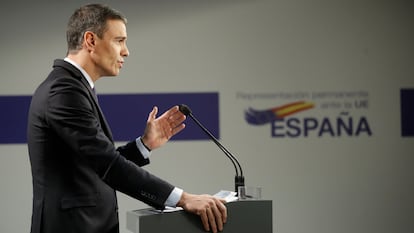 Brussels (Belgium), 15/12/2022.- Spain's Prime minister Pedro Sanchez gives a press conference during EU Summit in Brussels, Belgium, 15 December 2022. European leaders plan to discuss Russia's war against Ukraine, energy and economy, security and defence, the EU'Äôs southern neighbourhood and external relations. (Bélgica, Rusia, España, Ucrania, Bruselas) EFE/EPA/OLIVIER HOSLET
