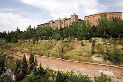 Jardines del Seminario Conciliar donde se hará la Casa de la Iglesia. La imagen está tomada desde una vivienda.