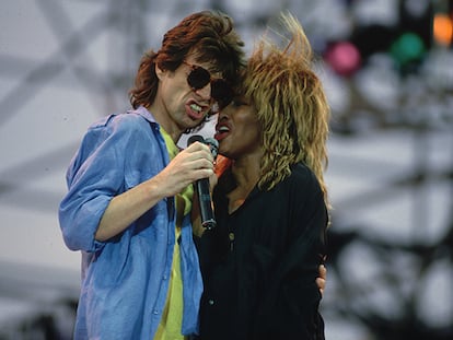 Mick Jagger y Tina Turner durante una actuación benéfica para apoyar a los enfermos de sida.