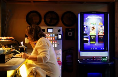 Una máquina tragaperras en un bar de Getxo.